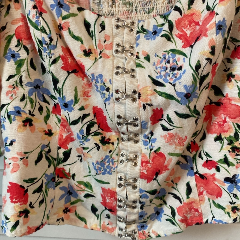 Floral top - Picture 2 of 5